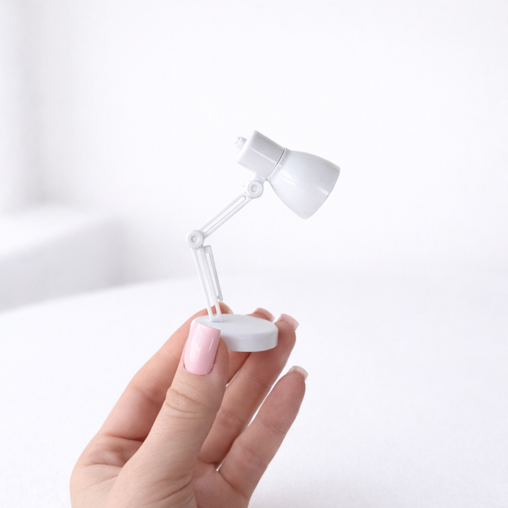 🤍 White Mini Desk & Reading Lamp — Soft Light, Cozy Focus
